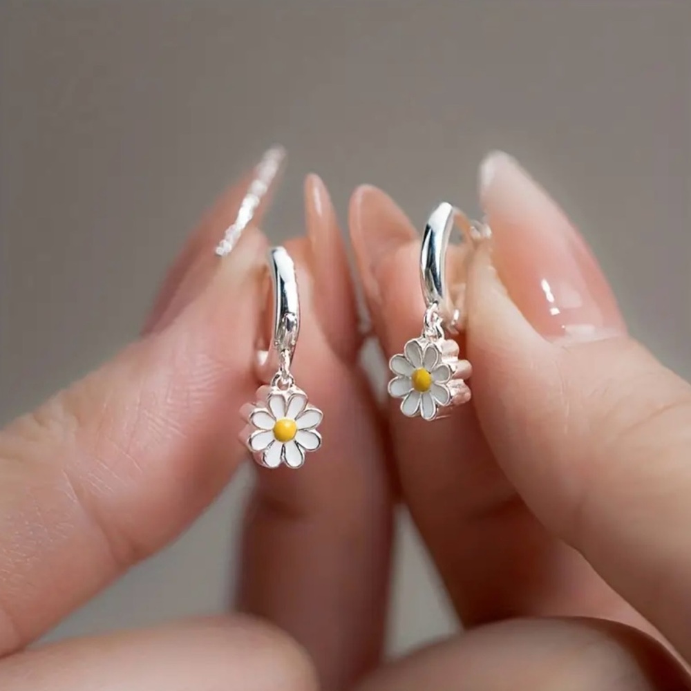 Dainty Copper Daisy Decor Hoop Earrings